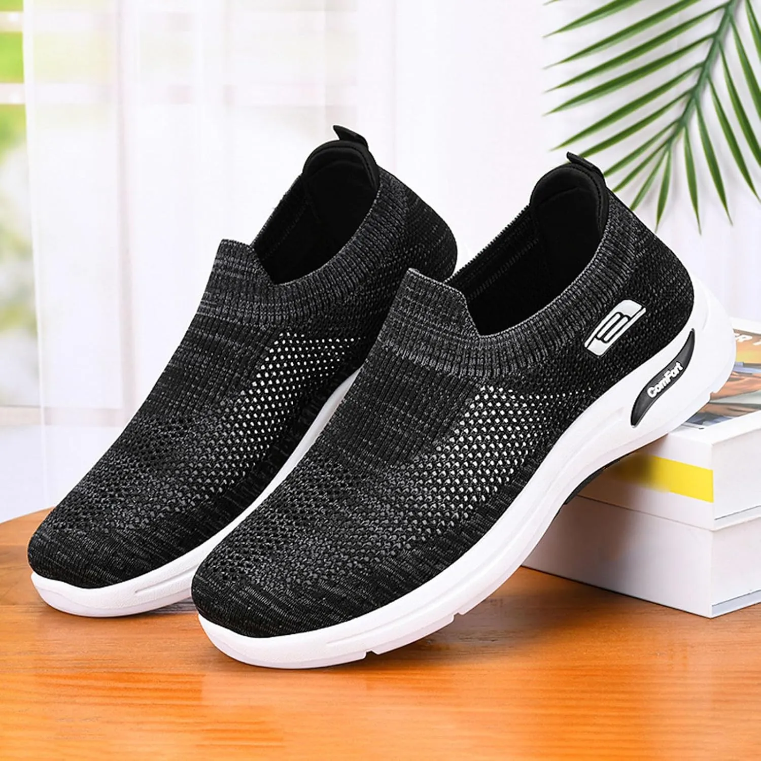 Fashion Summer Men Sports Shoes Flat Soft Bottom Non Slip Fly Woven Large Mesh Upper Mens Sneaker Shoes