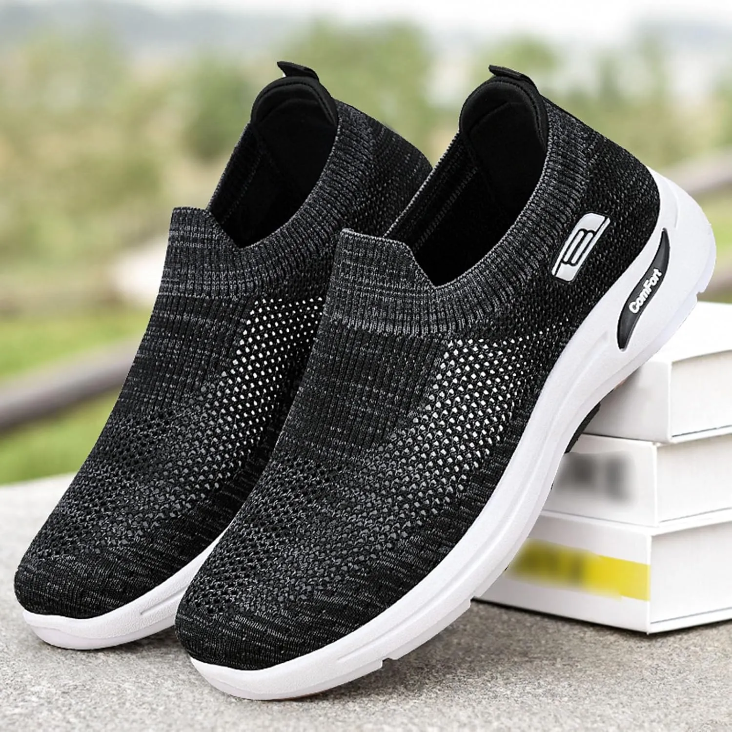 Fashion Summer Men Sports Shoes Flat Soft Bottom Non Slip Fly Woven Large Mesh Upper Mens Sneaker Shoes