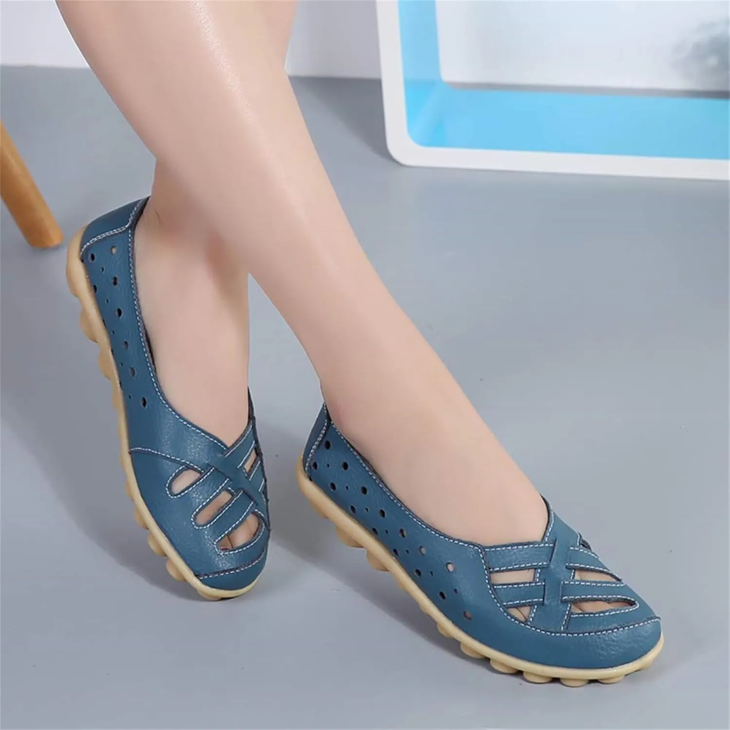 Flat Loafer for Women Comfortable Leather Loafers Ballet Flats Shoes Casual Wide Width Round Toe Slip on Flats with Breathable Eyelets