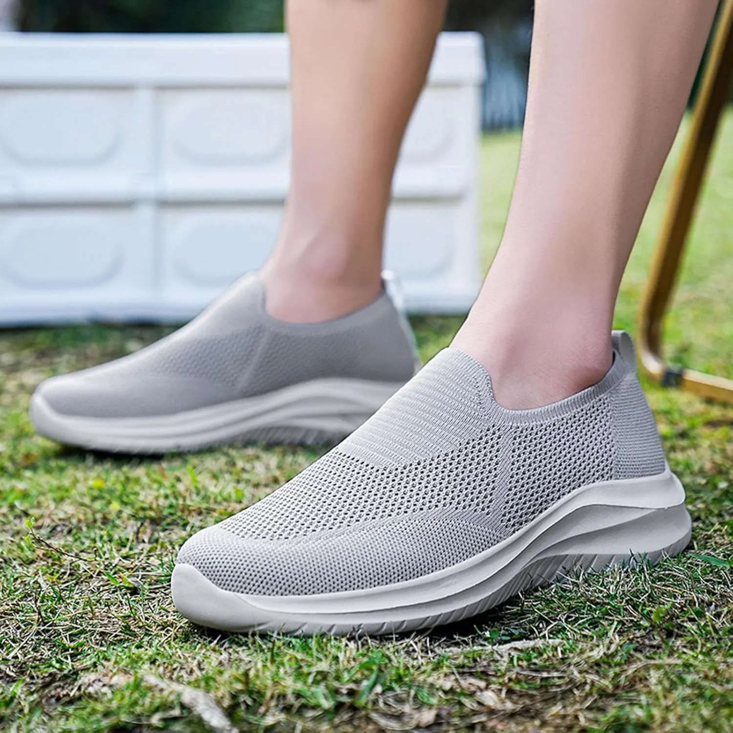 Men Sports Shoes Fashionable New Pattern Simple and Pure Color Mesh Breathable Sneaker Slippers for Men