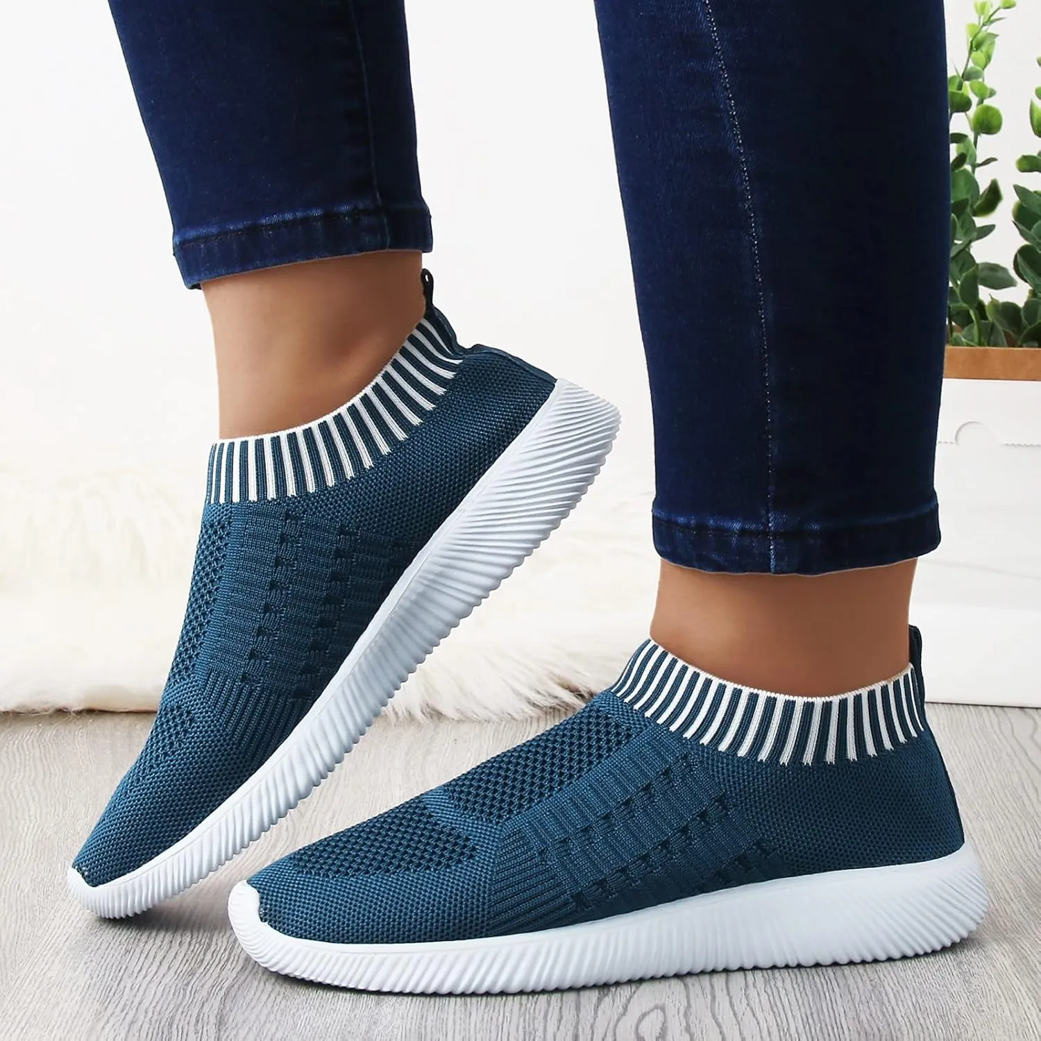 Women Slip On Sneakers Lightweight Walking Shoes Breathable Mesh Casual Comfortable Flats Non Slip Loafers