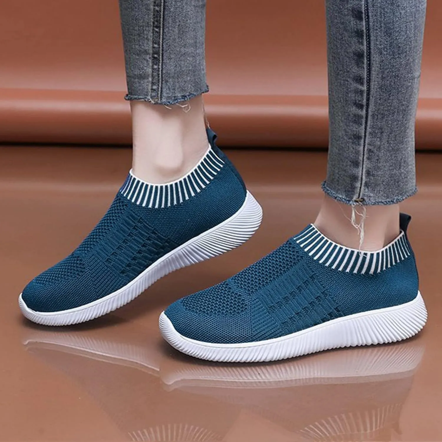 Women Slip On Sneakers Lightweight Walking Shoes Breathable Mesh Casual Comfortable Flats Non Slip Loafers