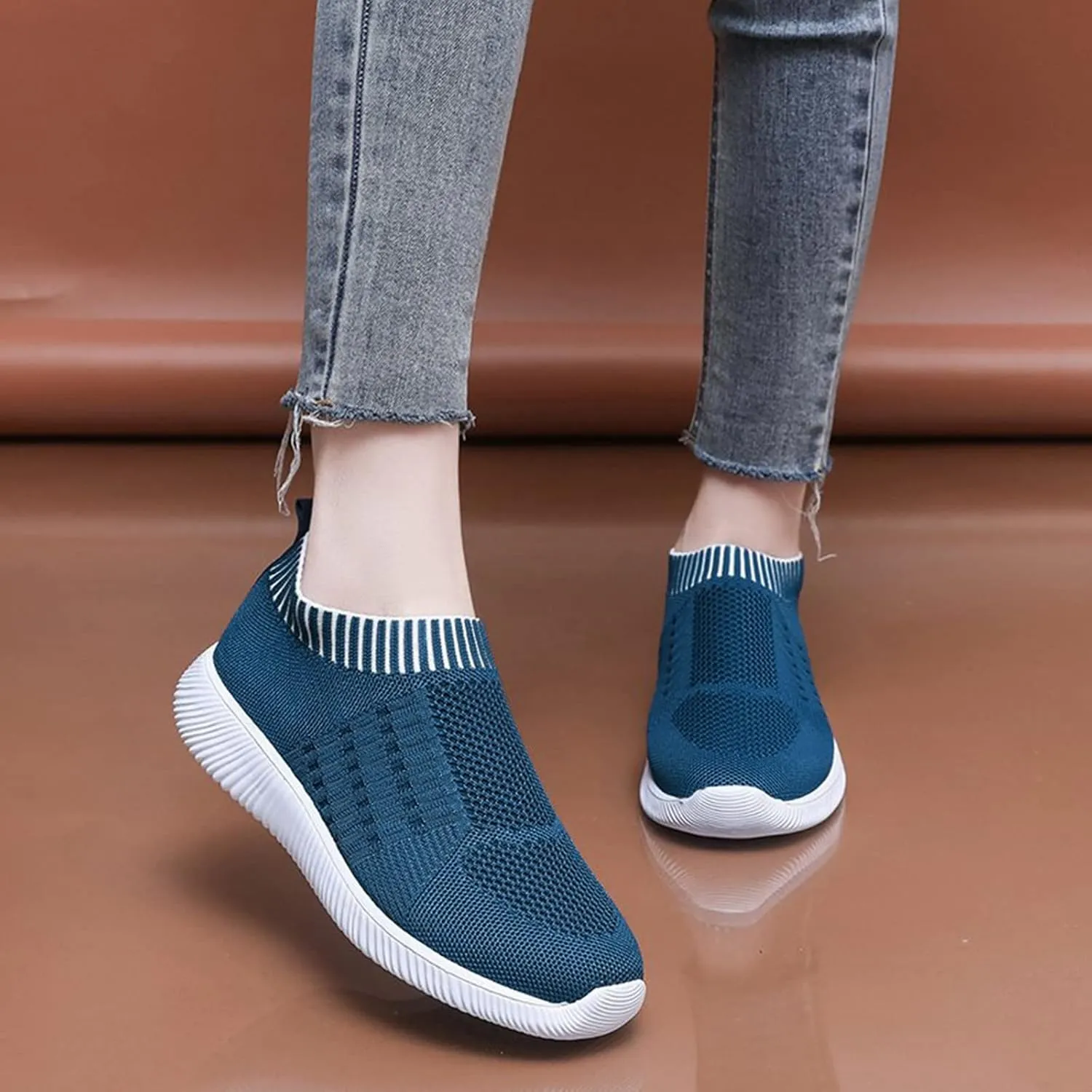 Women Slip On Sneakers Lightweight Walking Shoes Breathable Mesh Casual Comfortable Flats Non Slip Loafers